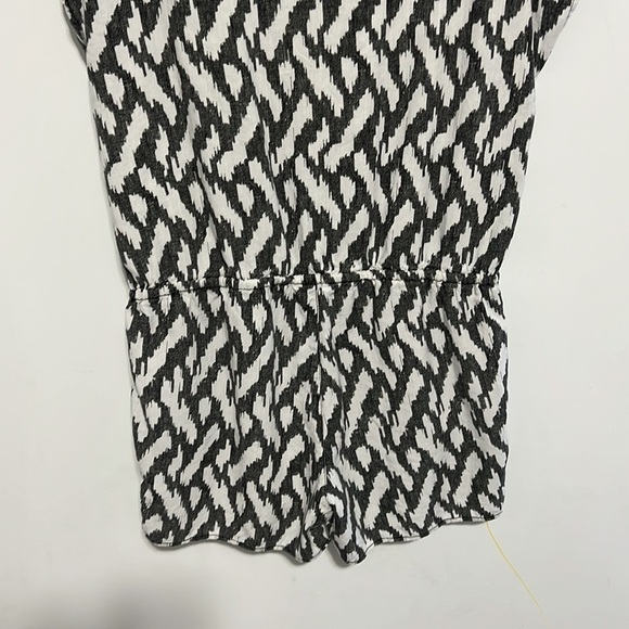J Crew V Neck Romper with Tie Black and White Size Small - Picture 7 of 10